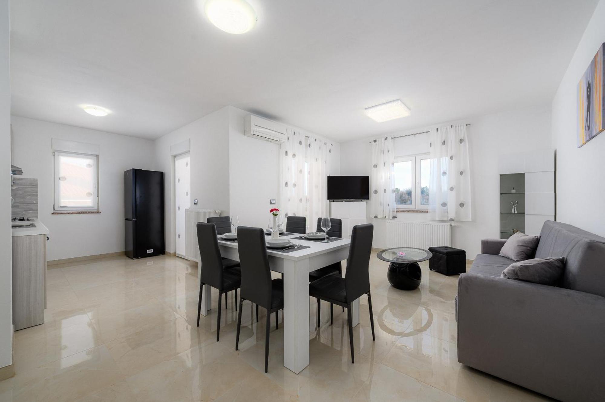 Stancija Amorozo 5 - Apartment N. 7 โปเรช ภายนอก รูปภาพ