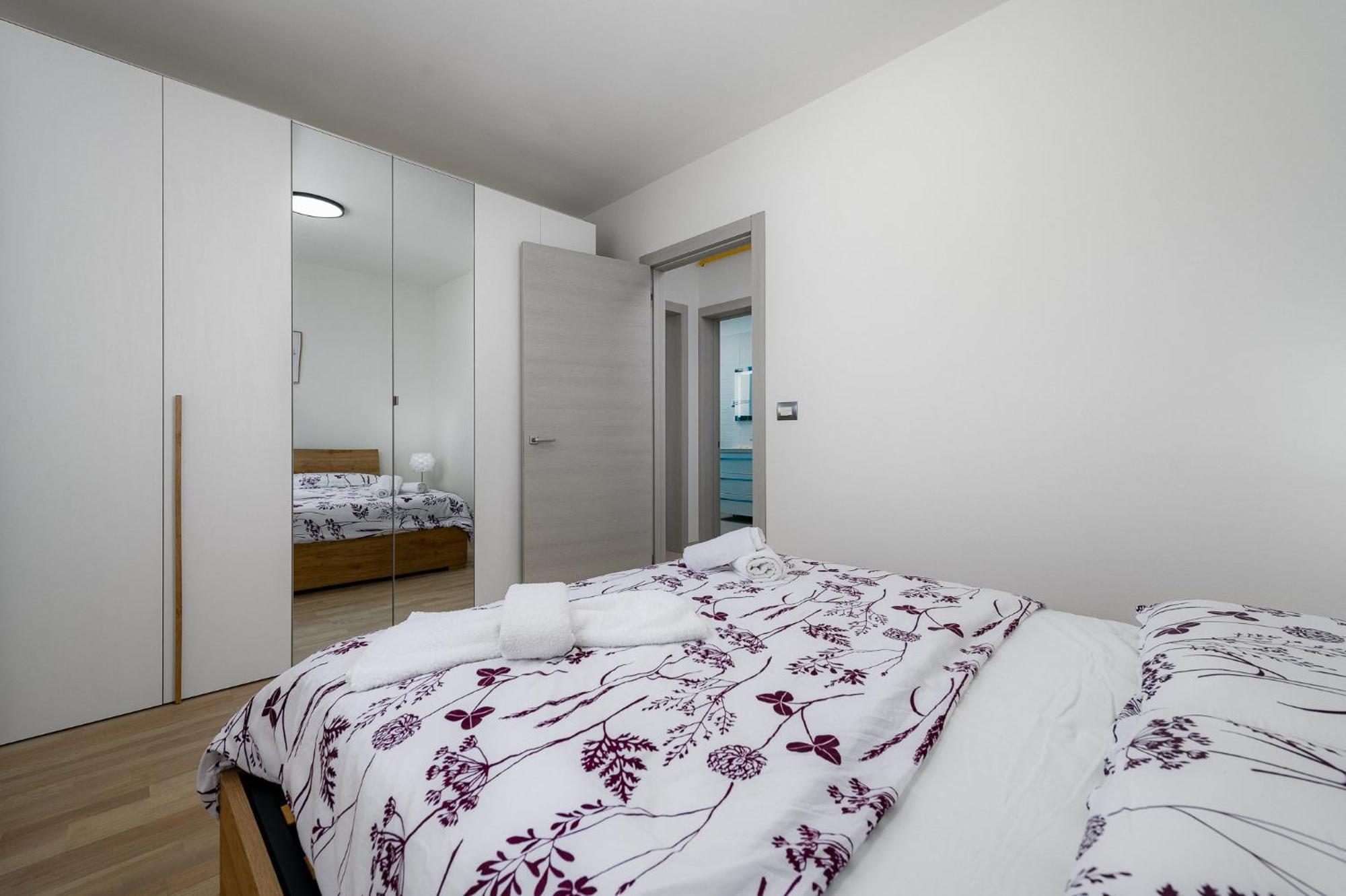 Stancija Amorozo 5 - Apartment N. 7 โปเรช ภายนอก รูปภาพ