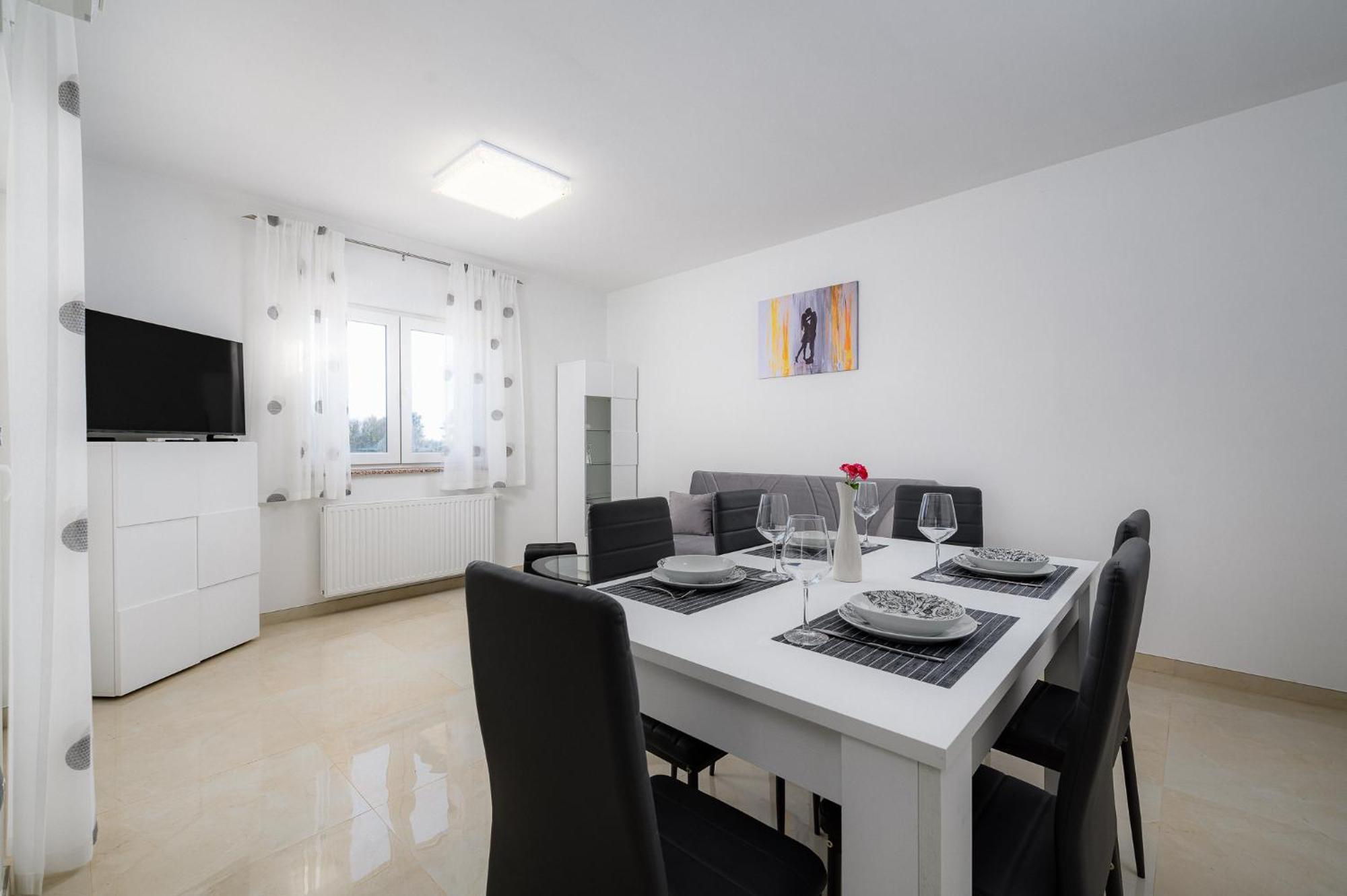 Stancija Amorozo 5 - Apartment N. 7 โปเรช ภายนอก รูปภาพ