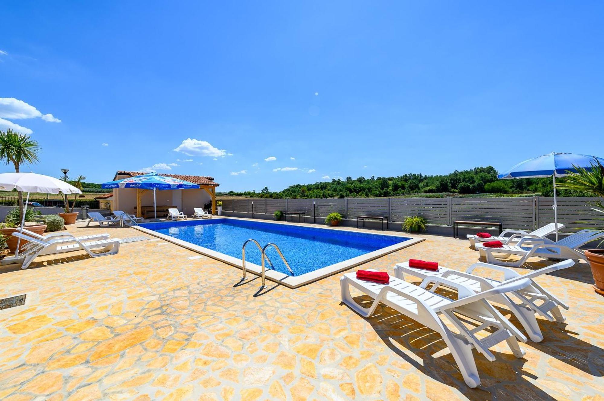 Stancija Amorozo 5 - Apartment N. 7 โปเรช ภายนอก รูปภาพ
